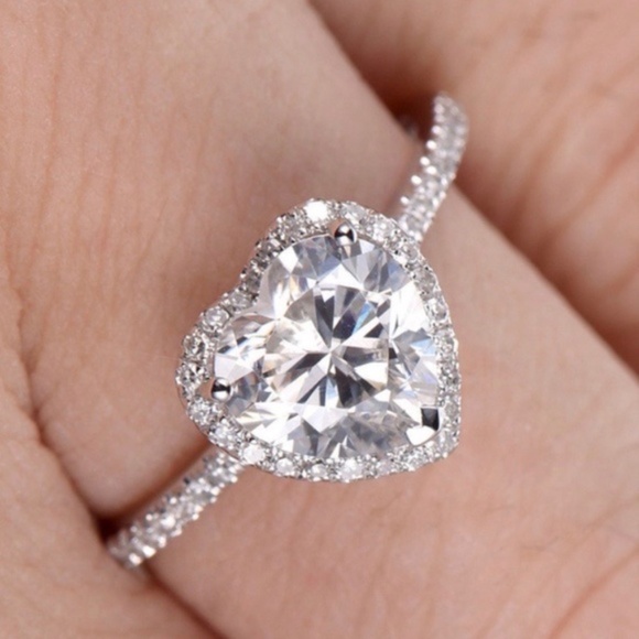 Jewelry - Beautiful solitaire heart shape Ring with Halo white stones